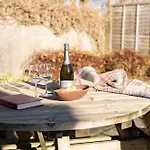 House - - Private Garden ウィンダミア