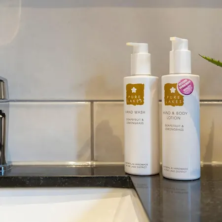 House - - Private Garden Ferienhaus