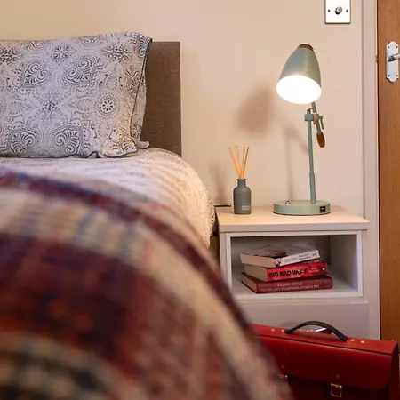 House - - Private Garden Ferienhaus